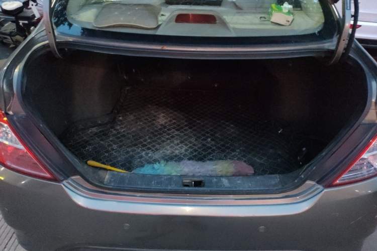 Used Nissan Sunny 2015 1.5XE Manual Comfort Edition Trunk