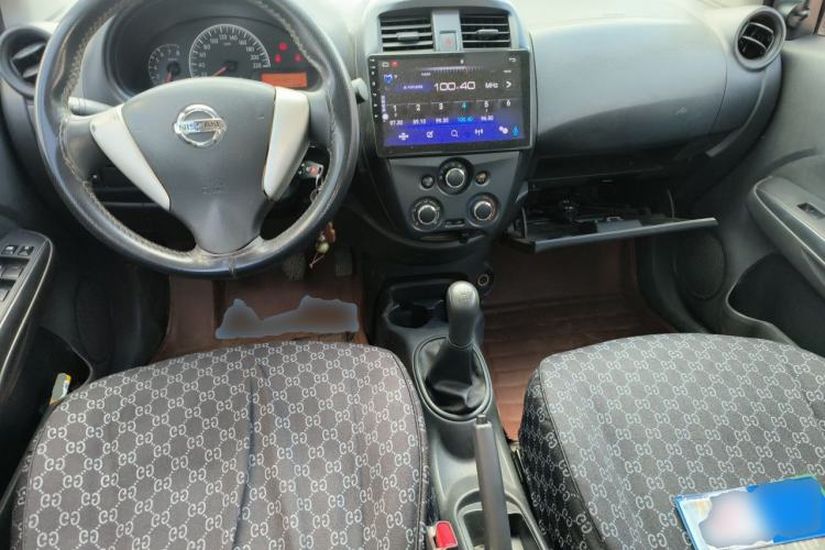 Used Nissan Sunny 2015 1.5XE Manual Comfort Edition Center Console