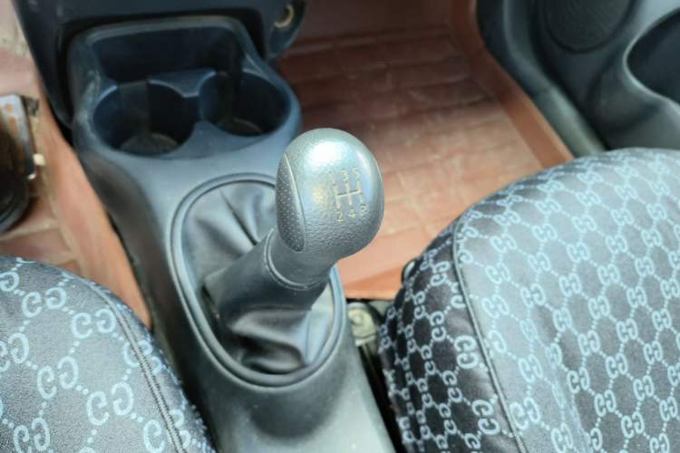 Used Nissan Sunny 2015 1.5XE Manual Comfort Edition Gear Lever