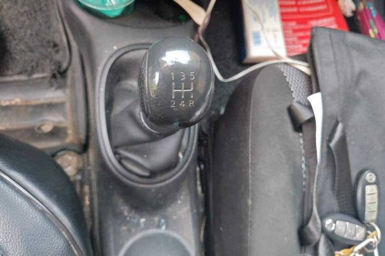 Used Nissan Sunny 2015 1.5XE Manual Master Edition Gear Lever