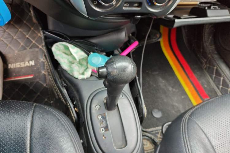 Used Nissan Sunny 2015 1.5XE CVT Comfort Edition Gear Lever