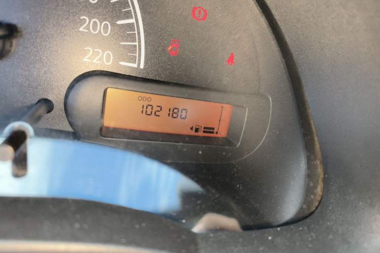 Used Nissan Sunny 2015 1.5XE Manual Comfort Edition Odometer Close Up