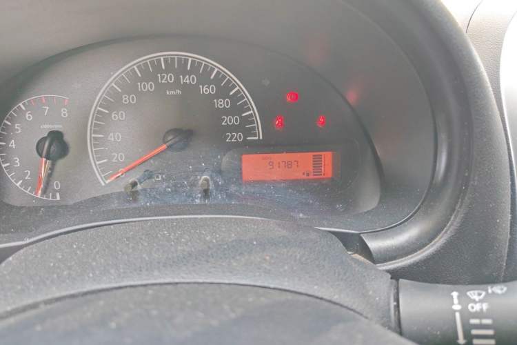 Used Nissan Sunny 2015 1.5XE Manual Master Edition Odometer Close Up