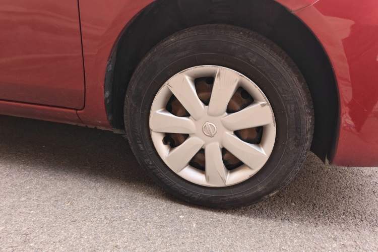 Used Nissan Sunny 2015 1.5XE Manual Master Edition Right Front Wheel Hub