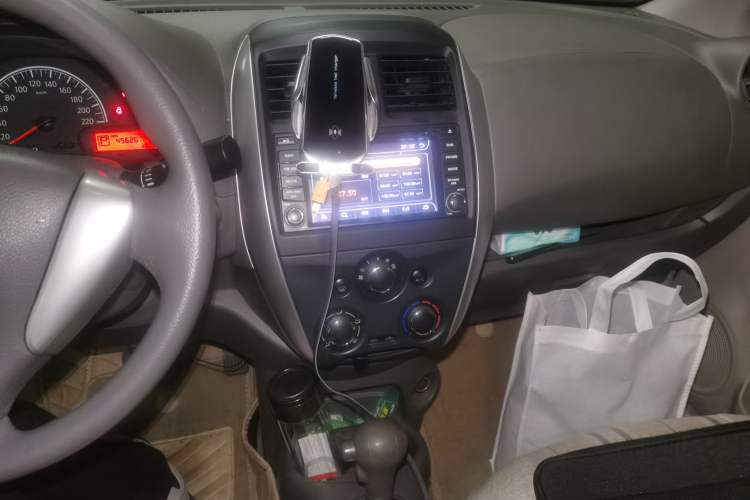 Used Nissan Sunny 2015 1.5XE CVT Master Edition Audio And AC Panel