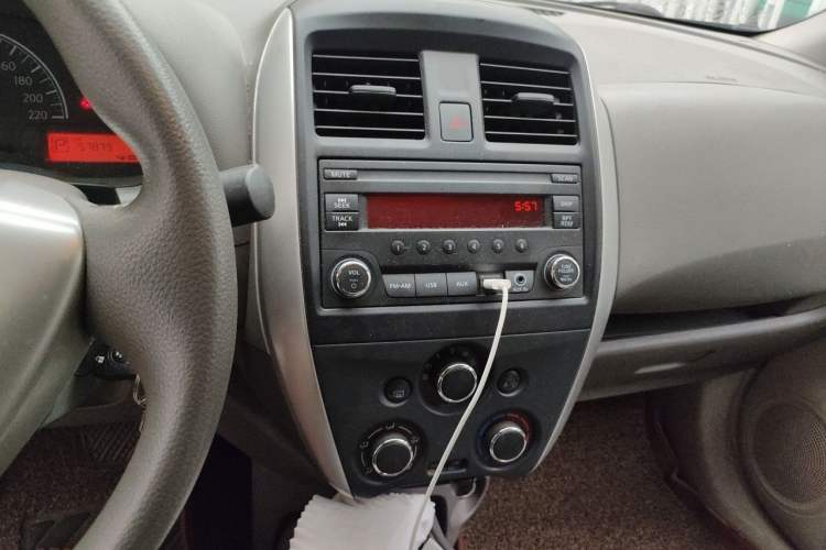 Used Nissan Sunny 2015 1.5XE CVT Comfort Edition Audio And AC Panel