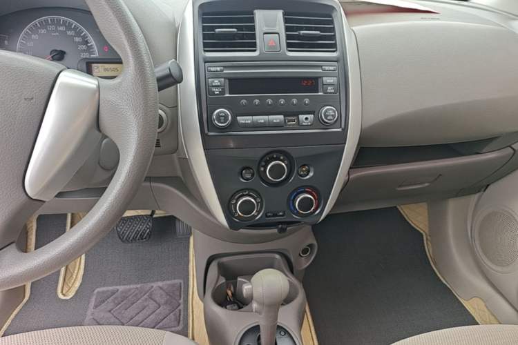 Used Nissan Sunny 2015 1.5XE CVT Master Edition Audio And AC Panel