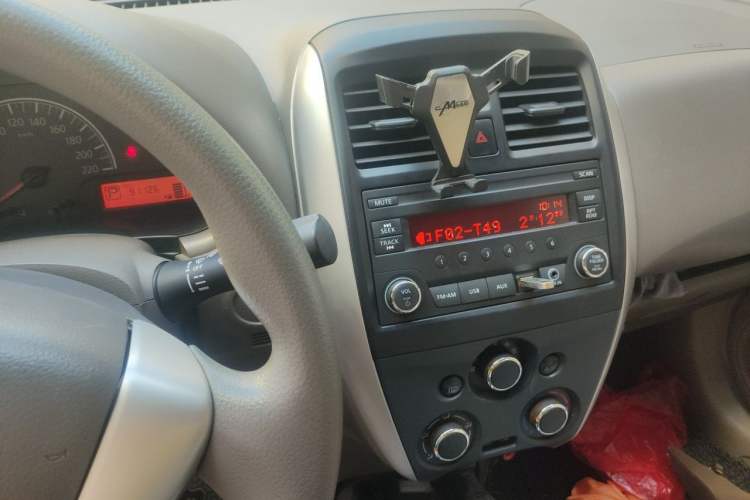 Used Nissan Sunny 2015 1.5XE CVT Comfort Edition Audio And AC Panel