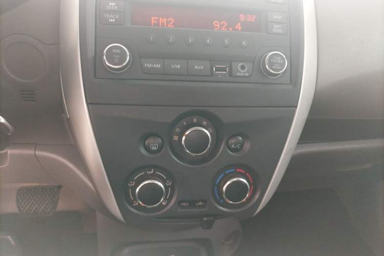 Used Nissan Sunny 2015 1.5XE CVT Elite Edition Audio And AC Panel
