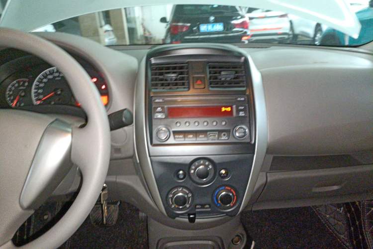 Used Nissan Sunny 2015 1.5XE CVT Comfort Edition Audio And AC Panel