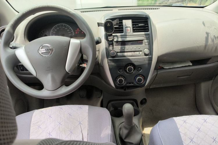 Used Nissan Sunny 2015 1.5XE Manual Comfort Edition Center Console