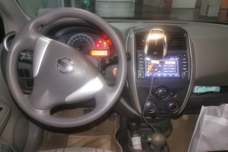 Used Nissan Sunny 2015 1.5XE CVT Master Edition Center Console