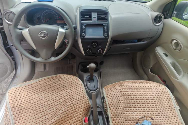 Used Nissan Sunny 2015 1.5XE CVT Comfort Edition Center Console