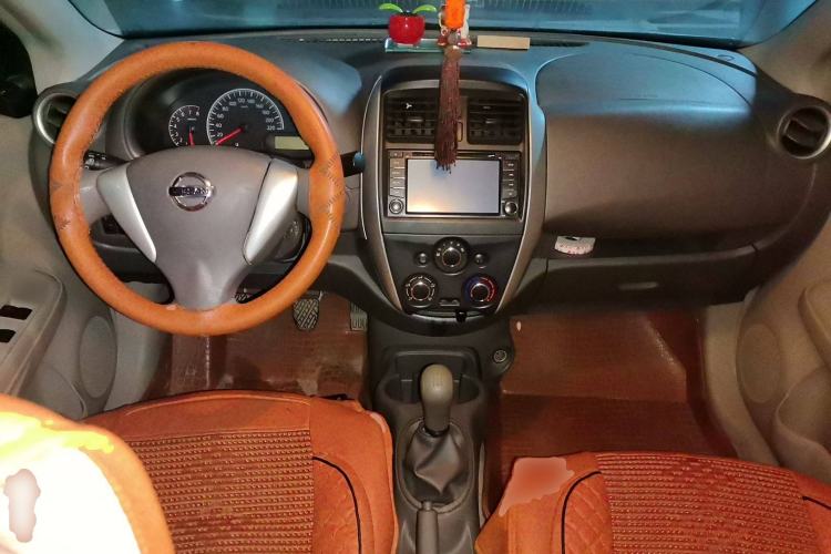 Used Nissan Sunny 2015 1.5XE Manual Comfort Edition Center Console
