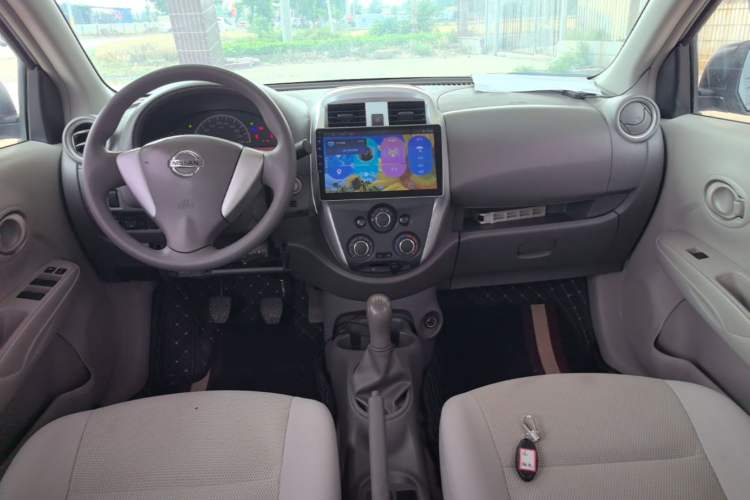Used Nissan Sunny 2015 1.5XE Manual Master Edition Center Console