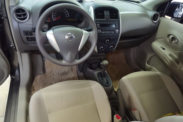 Used Nissan Sunny 2015 1.5XE CVT Comfort Edition Center Console