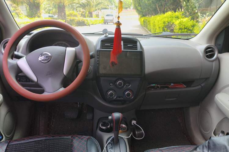 Used Nissan Sunny 2015 1.5XE CVT Comfort Edition Center Console