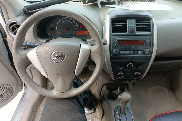 Used Nissan Sunny 2015 1.5XE CVT Master Edition Center Console