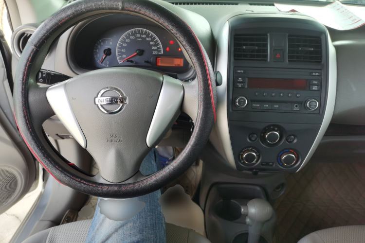 Used Nissan Sunny 2015 1.5XE CVT Comfort Edition Center Console