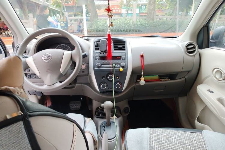 Used Nissan Sunny 2015 1.5XE CVT Master Edition Center Console