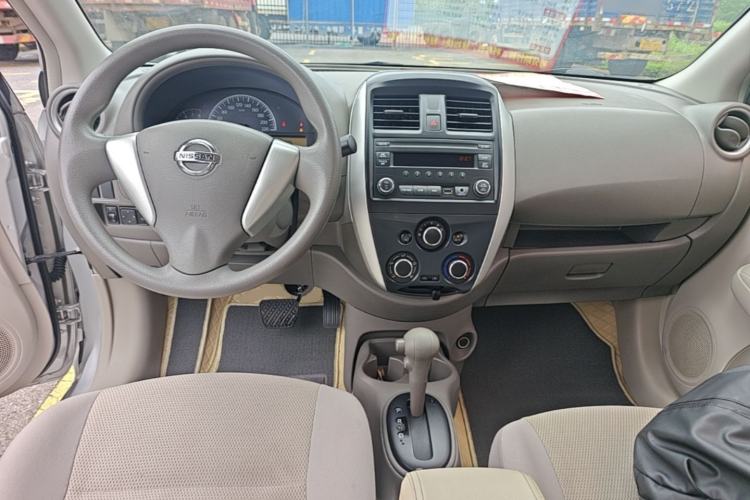 Used Nissan Sunny 2015 1.5XE CVT Master Edition Center Console