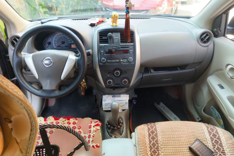 Used Nissan Sunny 2015 1.5XE Manual Comfort Edition Center Console