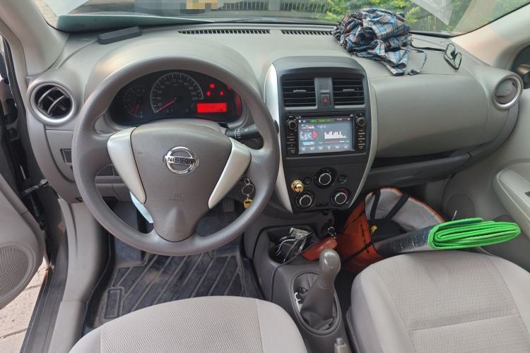Used Nissan Sunny 2015 1.5XE Manual Comfort Edition Center Console