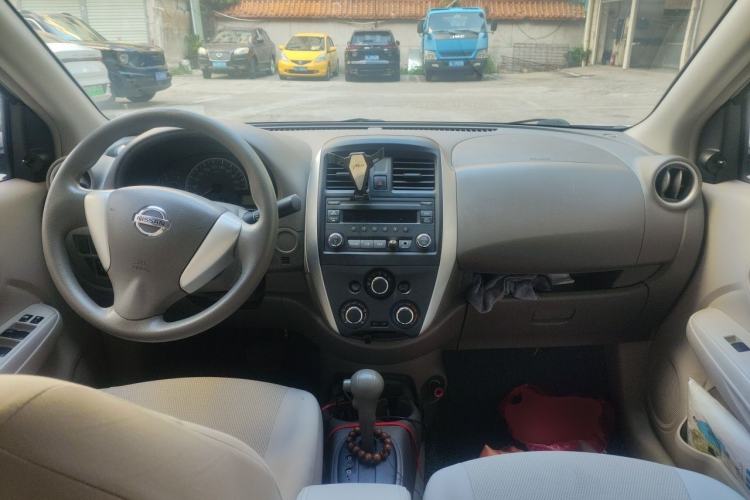 Used Nissan Sunny 2015 1.5XE CVT Comfort Edition Center Console