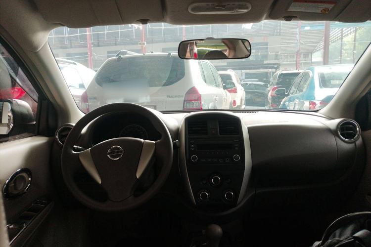 Used Nissan Sunny 2015 1.5XE CVT Elite Edition Center Console