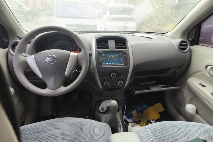Used Nissan Sunny 2015 1.5XE Manual Comfort Edition Center Console