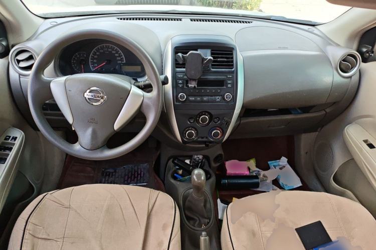 Used Nissan Sunny 2015 1.5XE Manual Comfort Edition Center Console