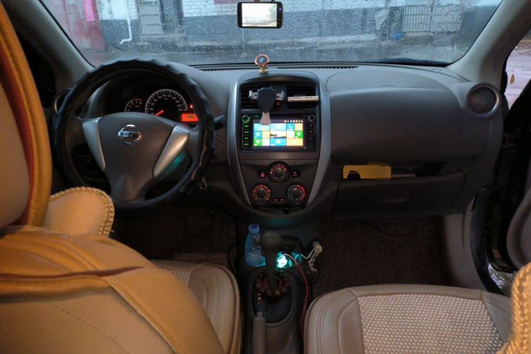 Used Nissan Sunny 2015 1.5XE CVT Comfort Edition Center Console
