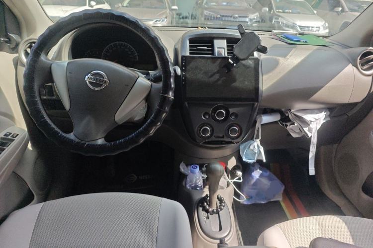 Used Nissan Sunny 2015 1.5XE CVT Elite Edition Center Console