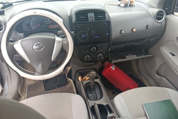 Used Nissan Sunny 2015 1.5XE CVT Comfort Edition Center Console
