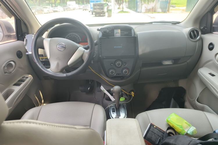 Used Nissan Sunny 2015 1.5XE CVT Comfort Edition Center Console