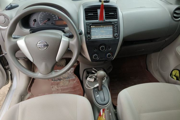 Used Nissan Sunny 2015 1.5XE CVT Comfort Edition Center Console