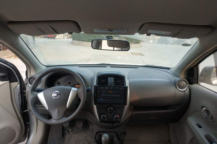 Used Nissan Sunny 2015 1.5XE Manual Comfort Edition Center Console