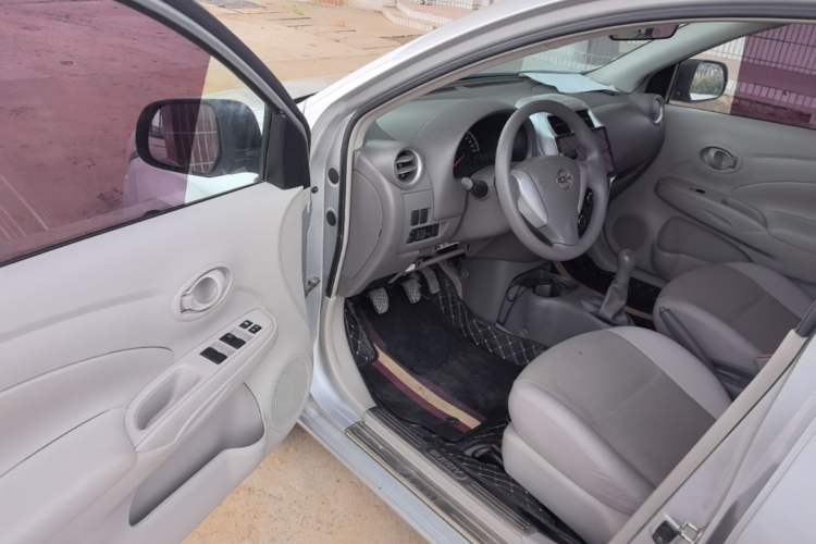 Used Nissan Sunny 2015 1.5XE Manual Master Edition Driver Seat