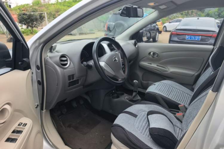 Used Nissan Sunny 2015 1.5XE Manual Comfort Edition Driver Seat