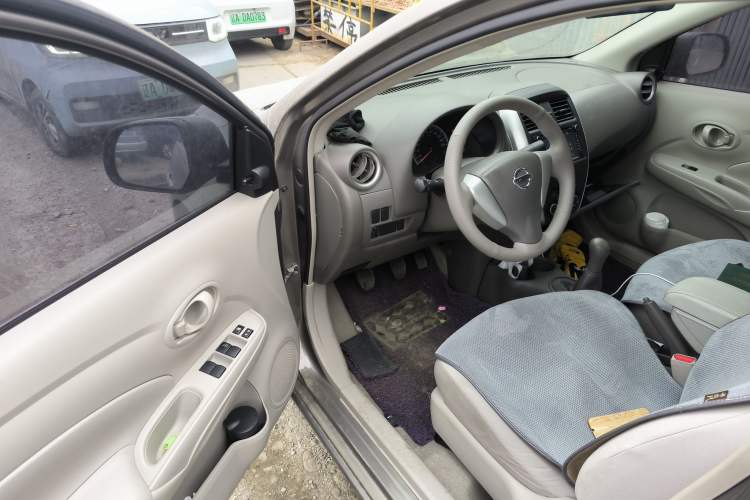Used Nissan Sunny 2015 1.5XE Manual Comfort Edition Driver Seat