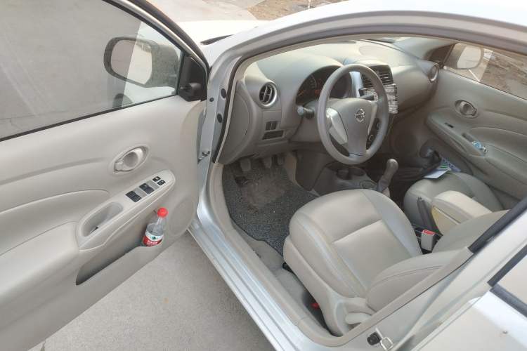 Used Nissan Sunny 2015 1.5XE Manual Comfort Edition Driver Seat