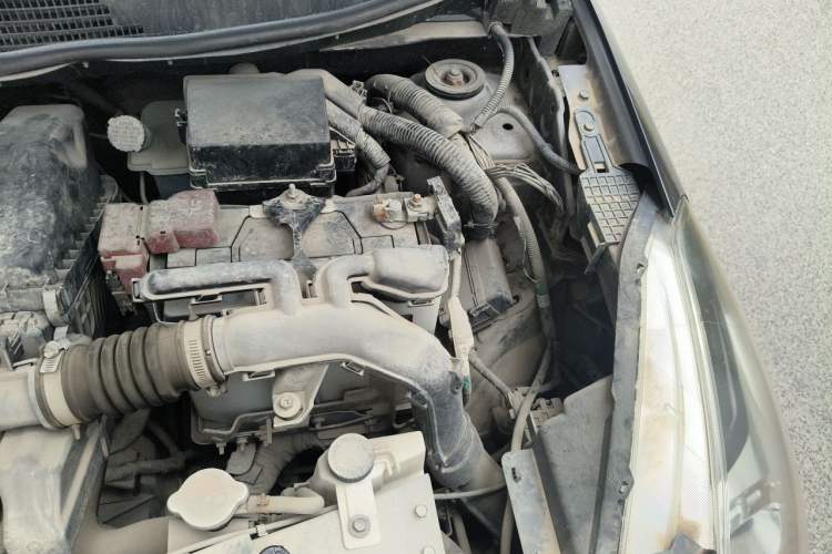 Used Nissan Sunny 2015 1.5XE Manual Comfort Edition Engine Bay Left