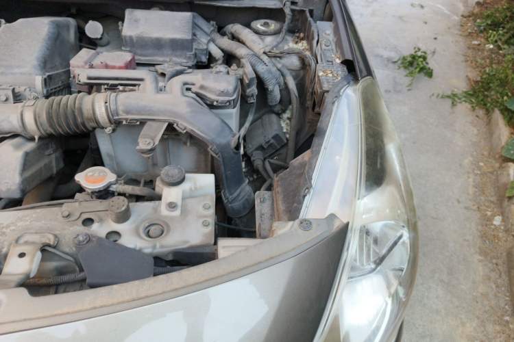 Used Nissan Sunny 2015 1.5XE Manual Comfort Edition Engine Bay Left