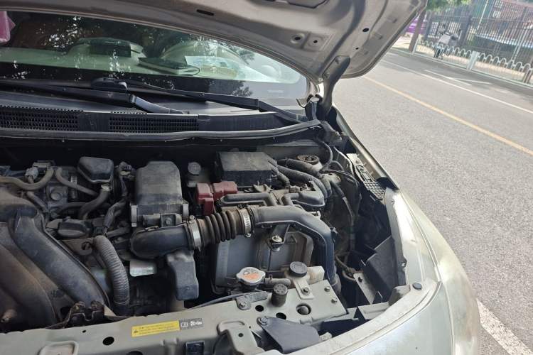 Used Nissan Sunny 2015 1.5XE Manual Elite Edition Engine Bay Left