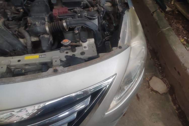 Used Nissan Sunny 2015 1.5XE Manual Comfort Edition Engine Bay Left