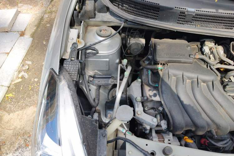 Used Nissan Sunny 2015 1.5XE CVT Master Edition Engine Bay Right