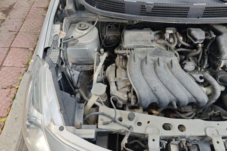 Used Nissan Sunny 2015 1.5XE Manual Comfort Edition Engine Bay Right