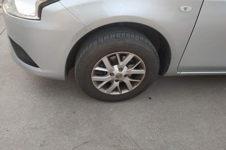 Used Nissan Sunny 2015 1.5XE Manual Comfort Edition Exterior 4