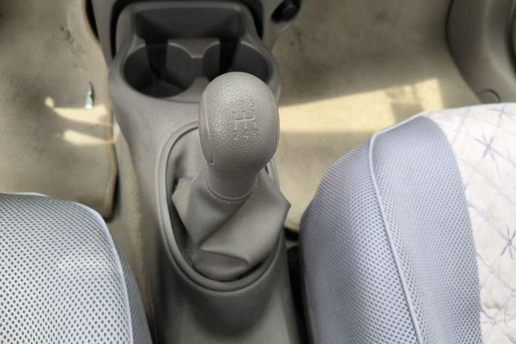 Used Nissan Sunny 2015 1.5XE Manual Comfort Edition Gear Lever