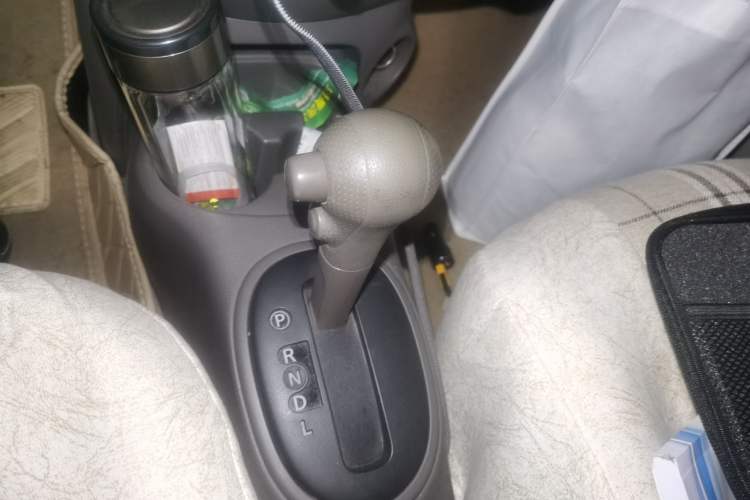 Used Nissan Sunny 2015 1.5XE CVT Master Edition Gear Lever